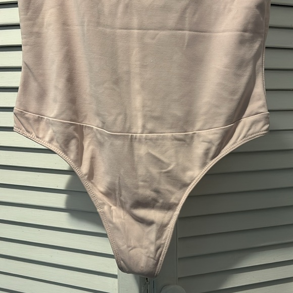 Babaton Contour Square neck Bodysuit | pink - Picture 4 of 4